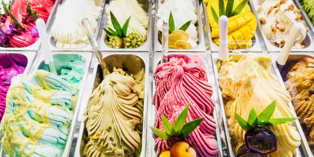 Lody gelato w kuwetach